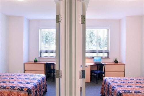 Residence & Conference Centre - Оквилль Экстерьер фото